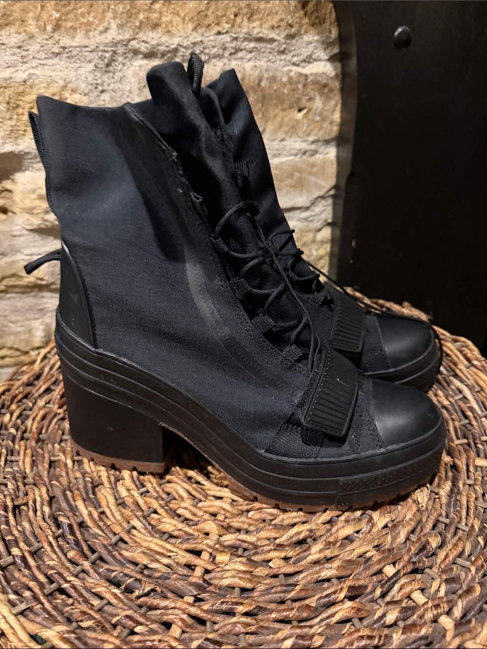 Converse Women's Black Platform Lace-Up Ankle Boots Sz 10.5
